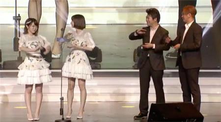 AKB48が最優秀グループ賞受賞　会場で可愛いダンスを羅志祥にレクチャ