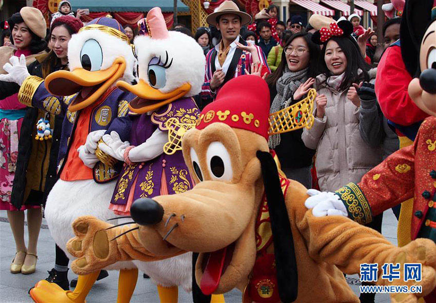 上海ディズニーで春節パレードがスタート