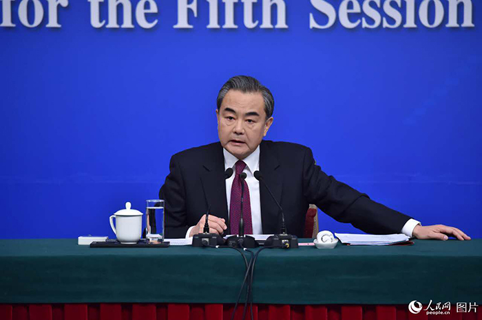 王毅外交部長:日本が躊躇・後退しなければ、中国側は同じ方向に向かいたい