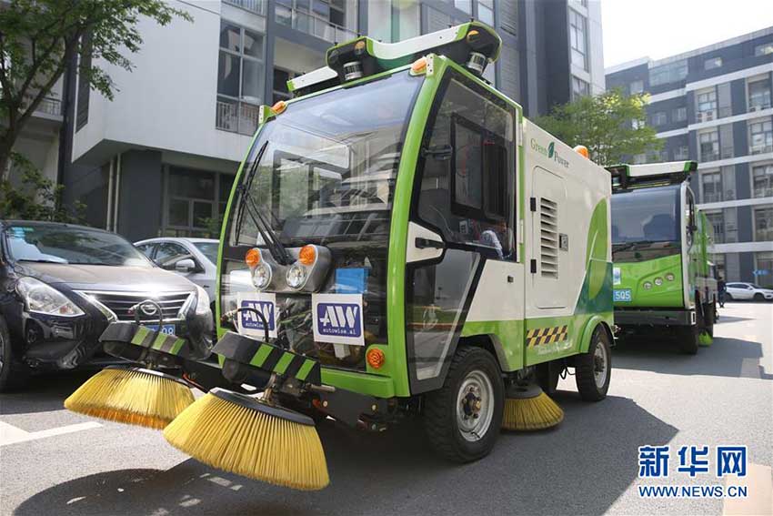 上海市松江区に無人清掃車チーム登場　様々な機能を搭載