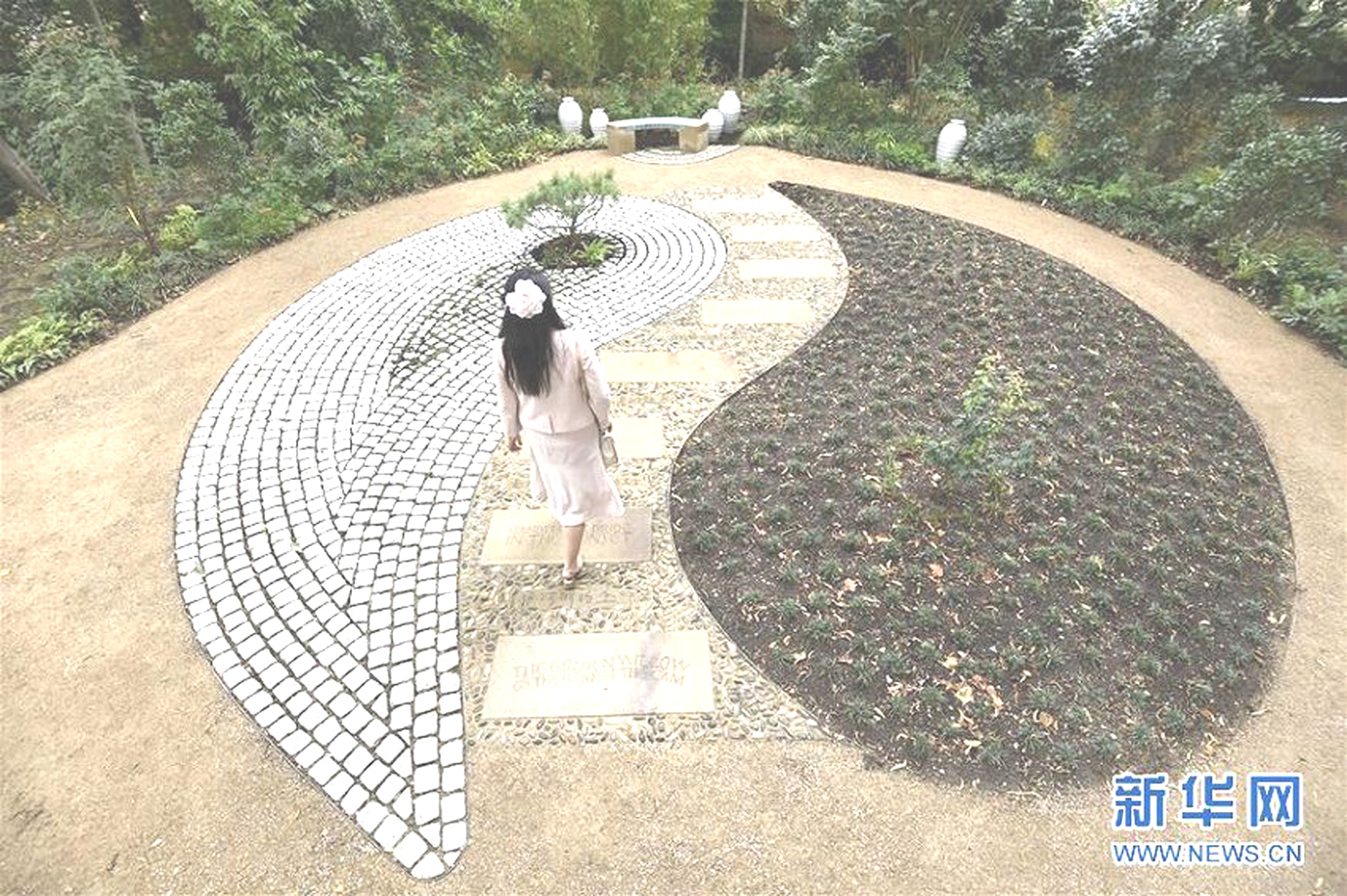 英国ケンブリッジ大学内に中国の詩人・徐志摩記念する中国式庭園