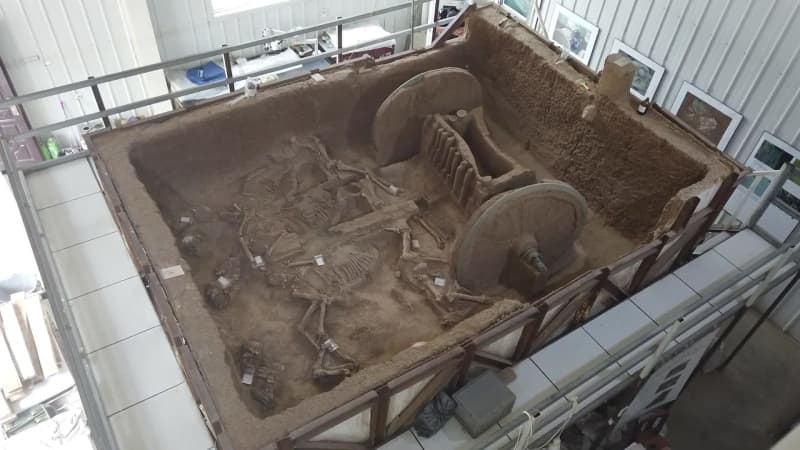 2800年前の青銅製車輪の馬車を復元　陝西省考古研究院