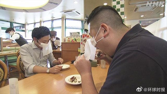 日本で食事用マスクの着用呼びかけへ　厚労相が分科会に要請