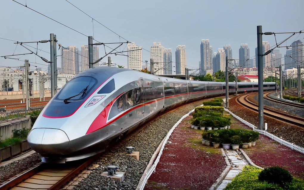 15周年を迎える中国初の設計速度350km/hの高速鉄道