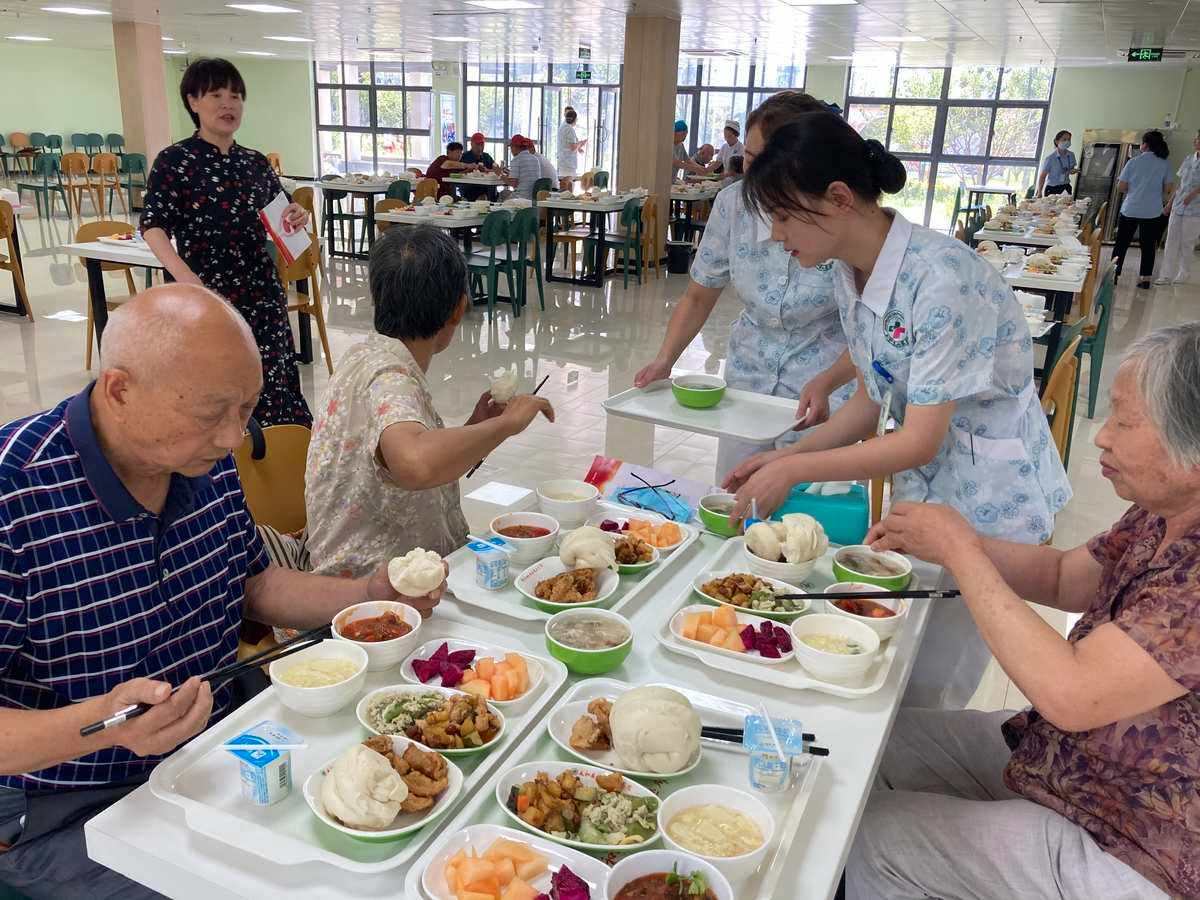 高齢者や子供向け「コミュニティ食堂」がなぜ中国の若者に人気？