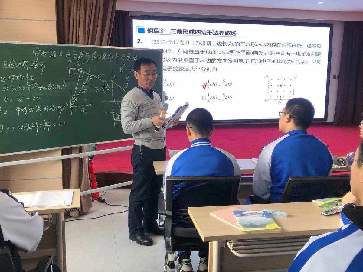 中国で「シニア教師」12万人が指導バックアップへ