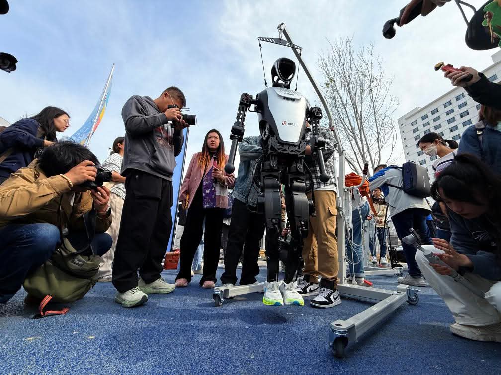 世界初の「人間とロボットの共走」マラソン】
