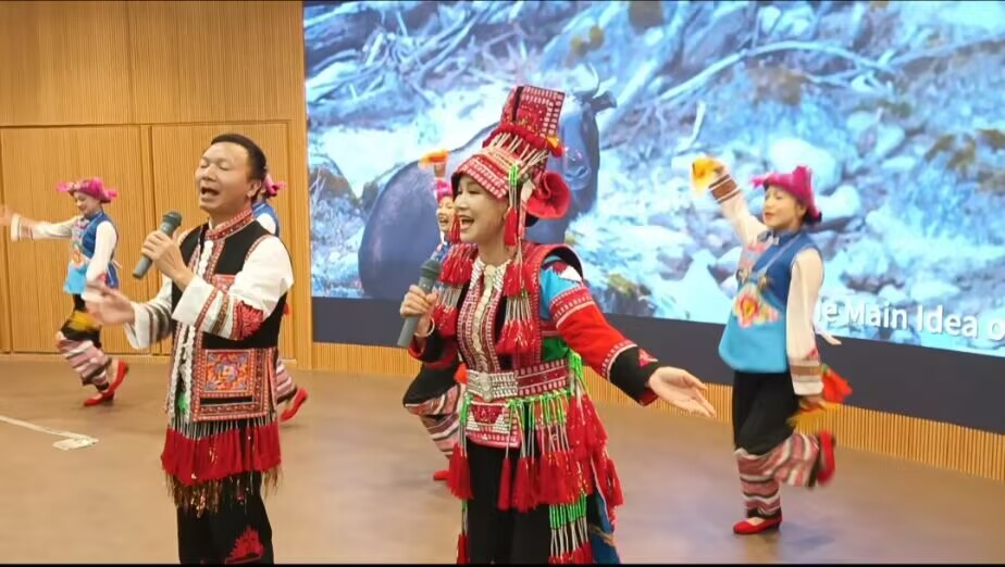 2025年大阪万博中国パビリオン「雲南デ-」で上演された雲南少数民族の踊り