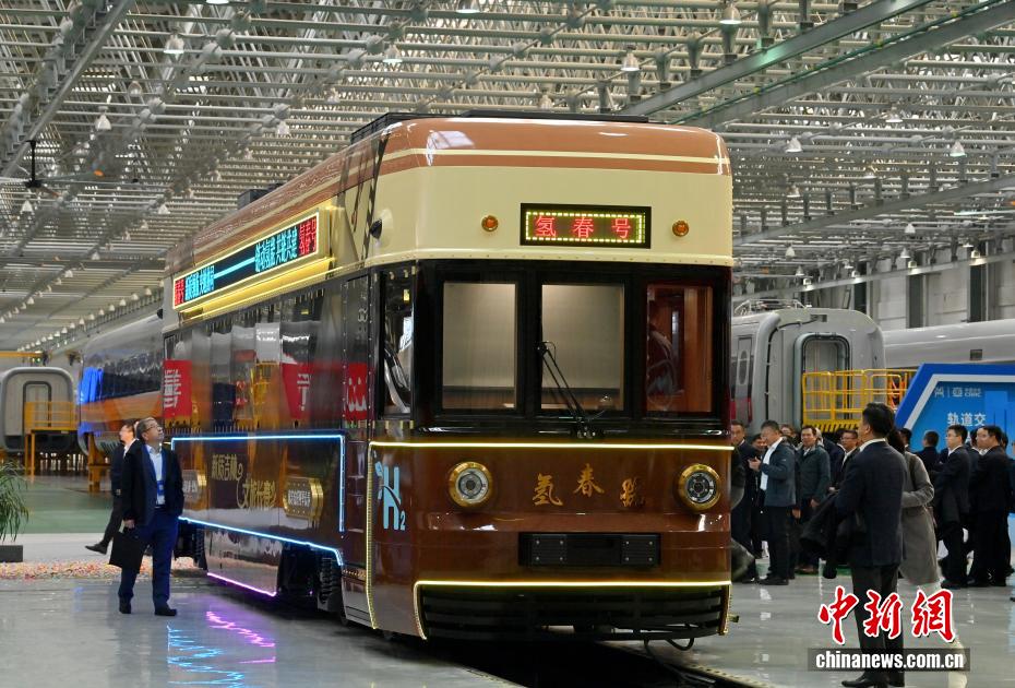 中国初の水素燃料を動力にした観光列車「氫春号」が登場