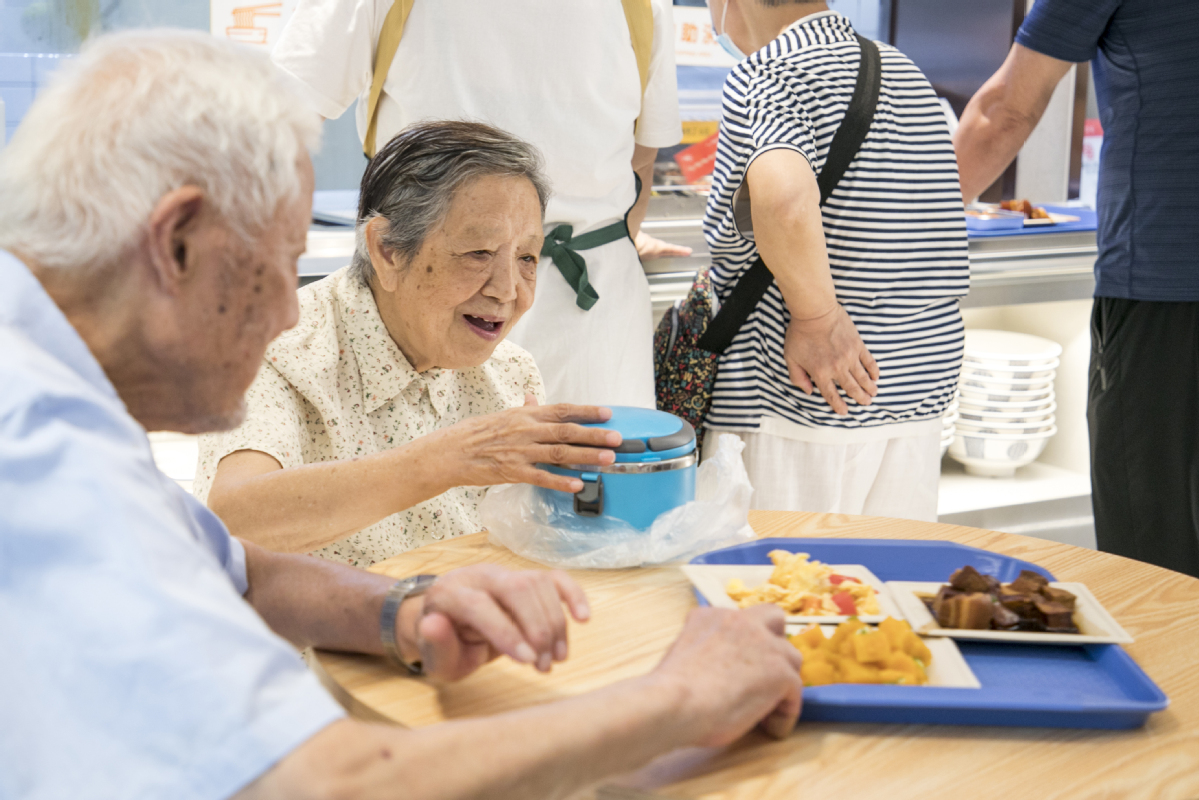 中国の「コミュニティ食堂」世代を超えて広がる